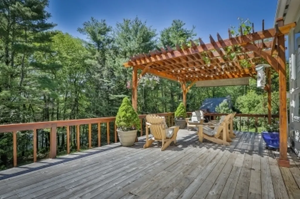 186 French Pond Road Henniker NH 03242