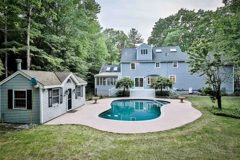 31 Hearthside Circle Bedford NH 03110
