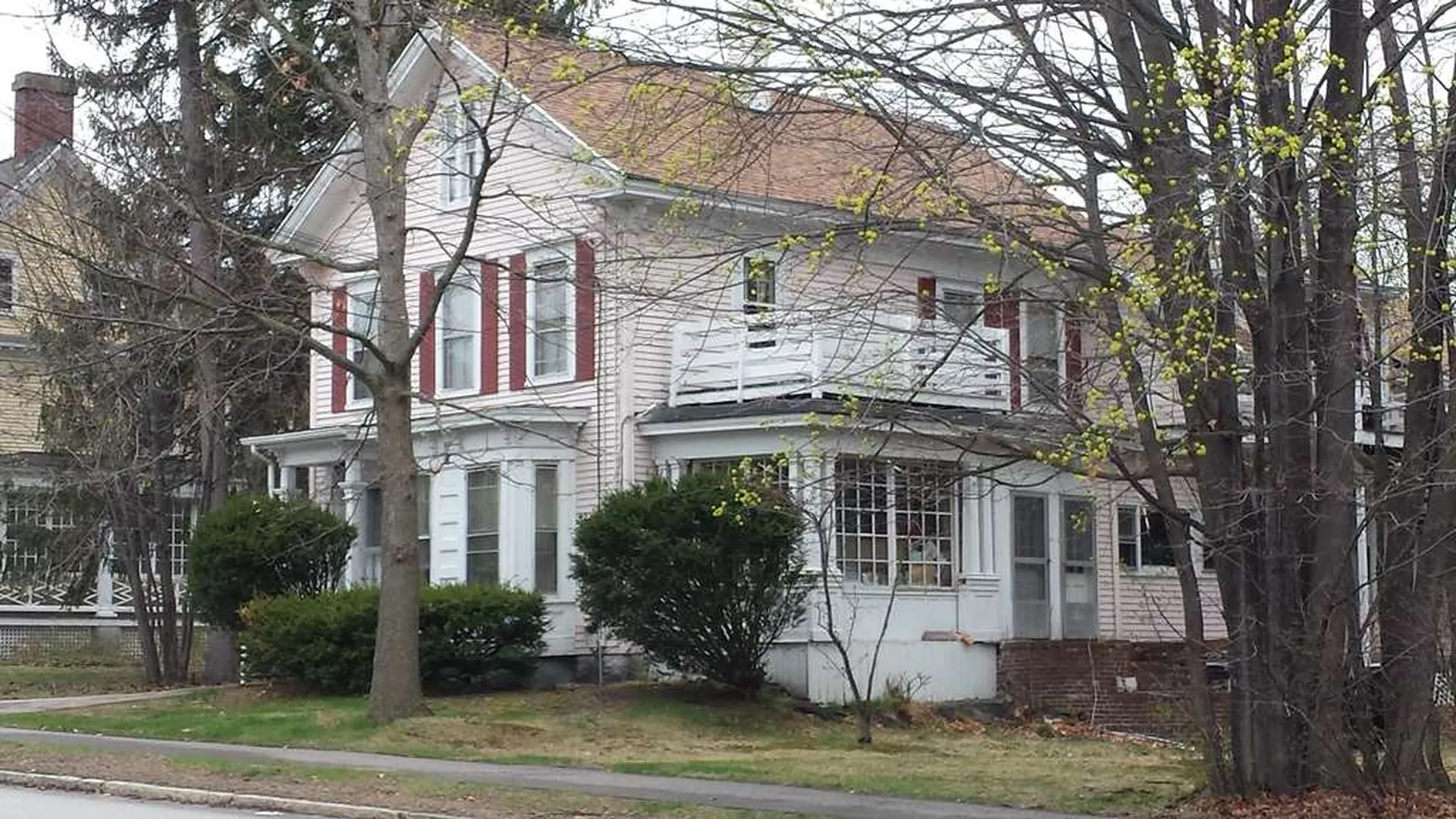 193 Pleasant Street Laconia NH 03246