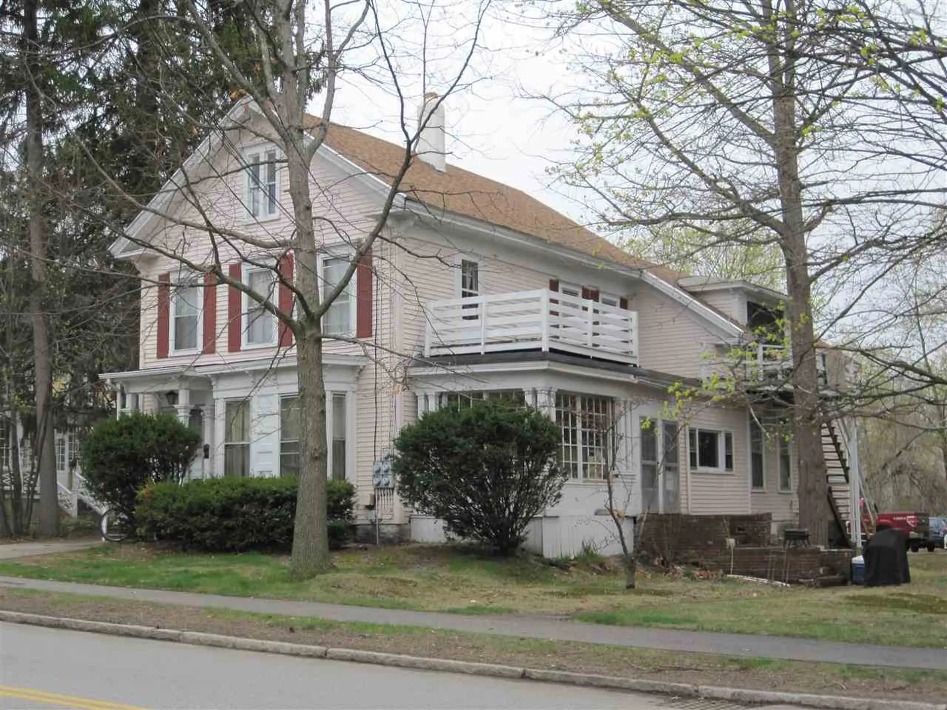 193 Pleasant Street Laconia NH 03246