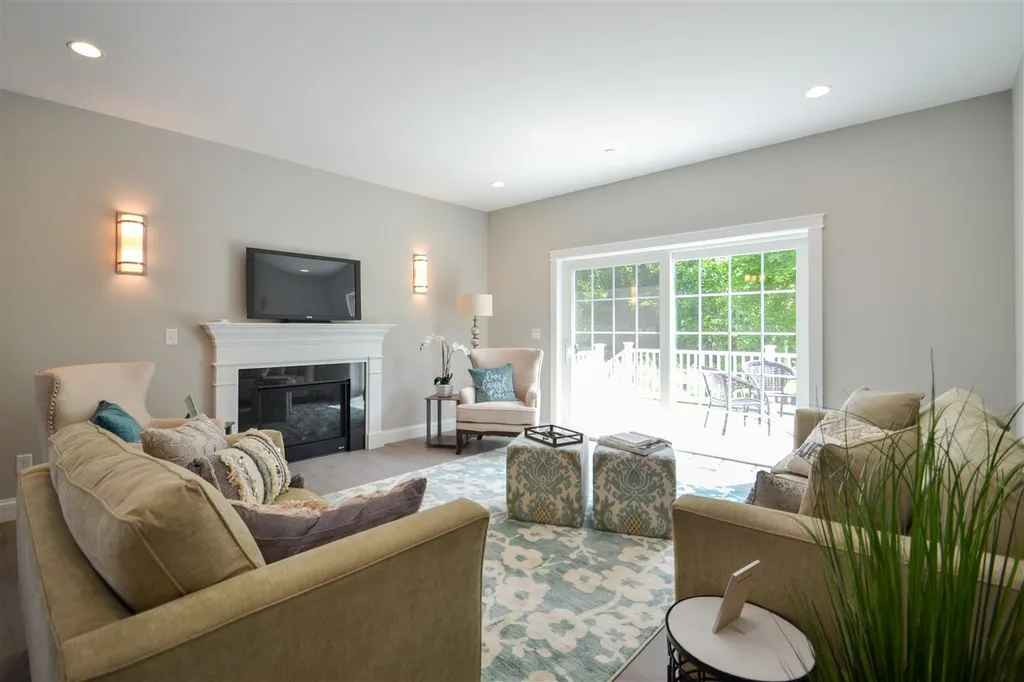 996 Maplewood Avenue Portsmouth NH 03801