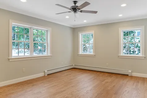 12 Snow Lane New London NH 03257