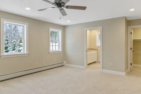 12 Snow Lane New London NH 03257