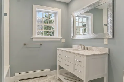12 Snow Lane New London NH 03257