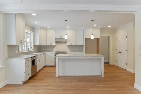 12 Snow Lane New London NH 03257