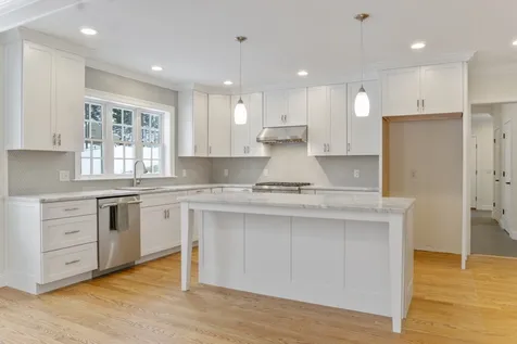 12 Snow Lane New London NH 03257