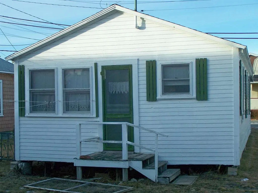 10 Epping Avenue Hampton NH 03842
