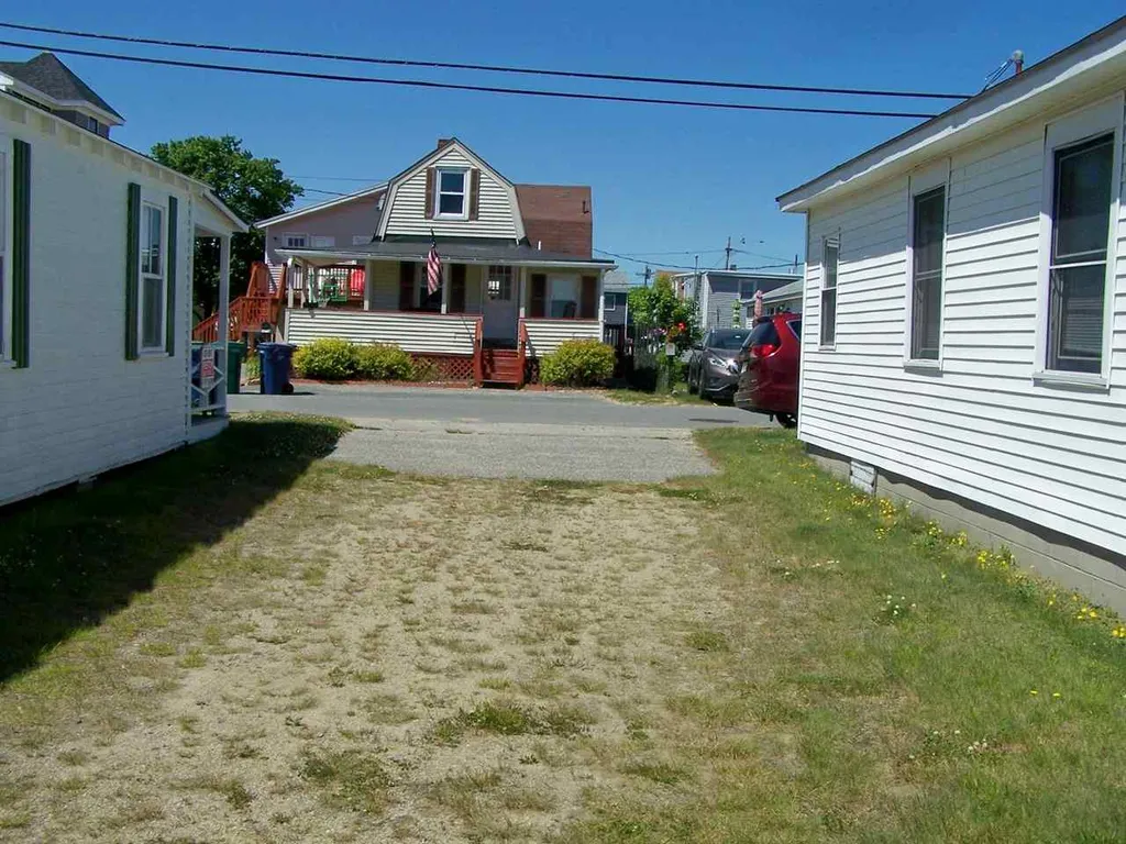 10 Epping Avenue Hampton NH 03842