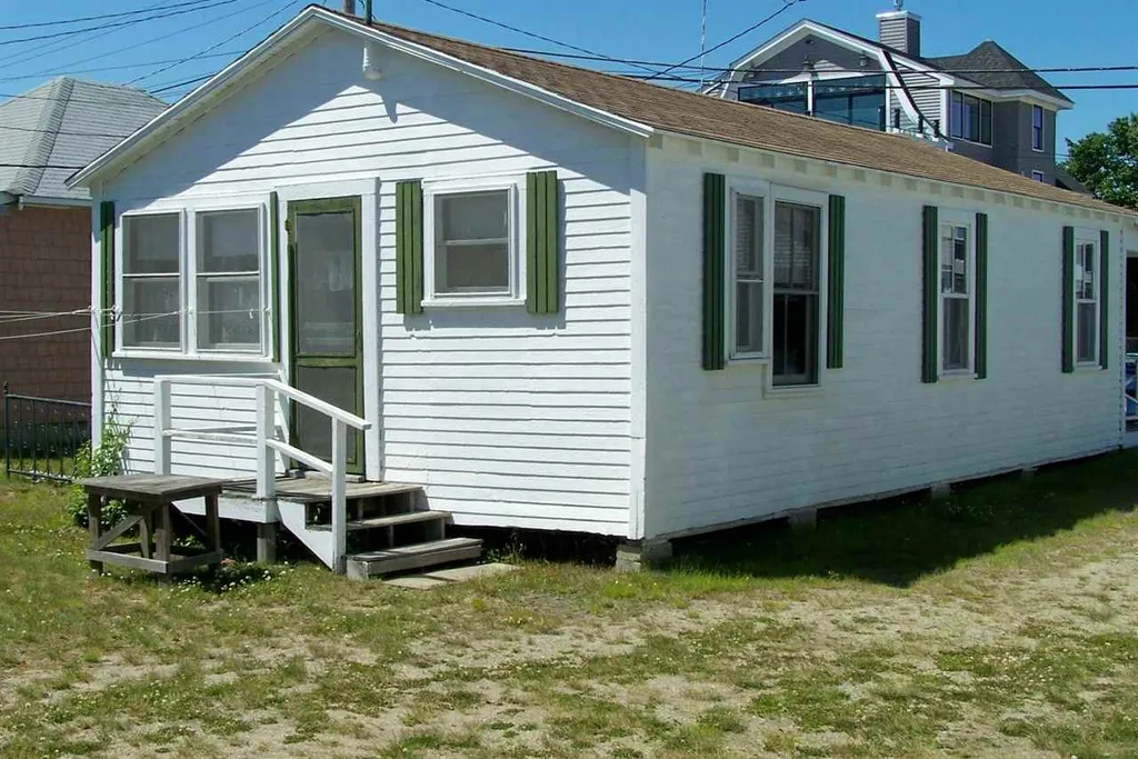 10 Epping Avenue Hampton NH 03842