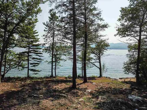 Spruce Road Wolfeboro NH 03894