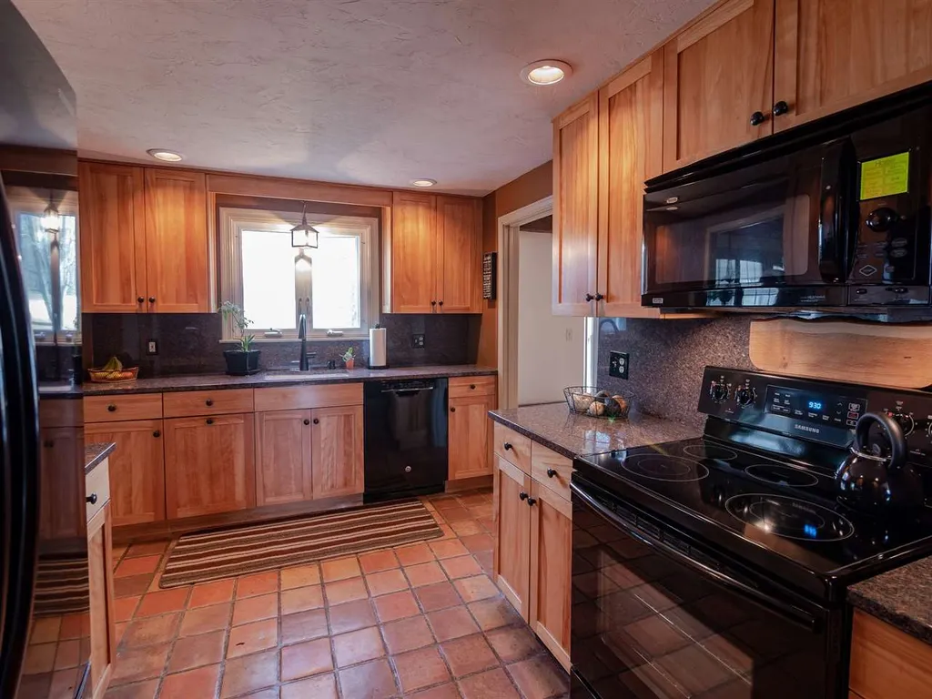 24 Sandown Road Chester NH 03036