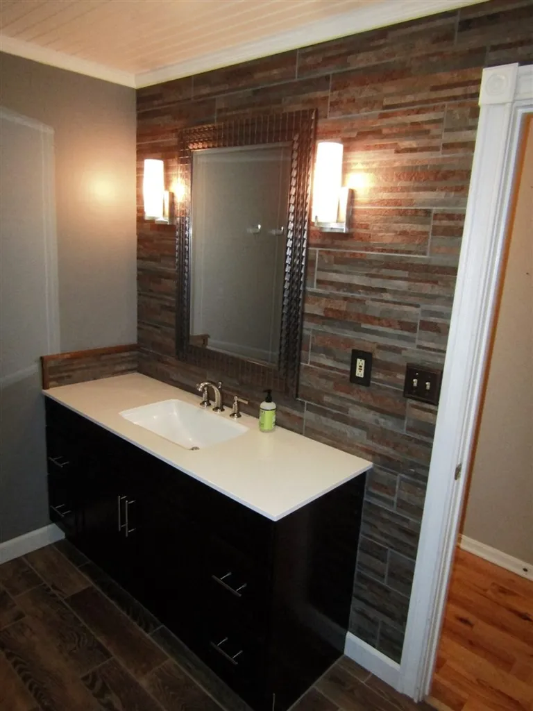 190 North Point Road Isle La Motte VT 05463