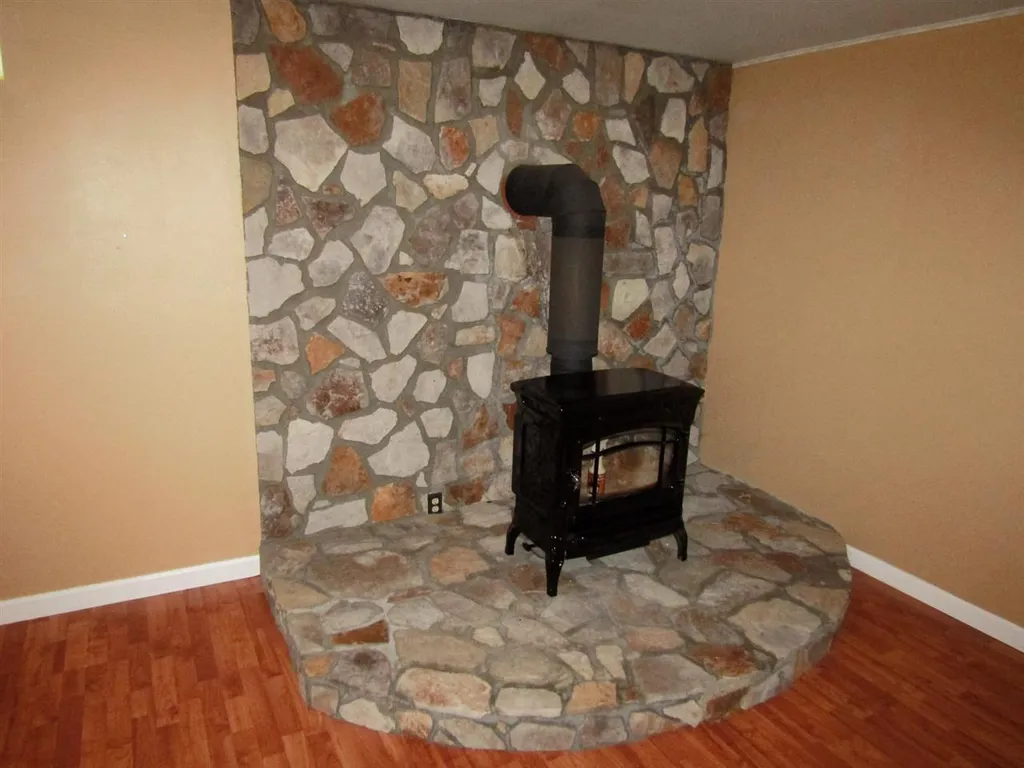190 North Point Road Isle La Motte VT 05463