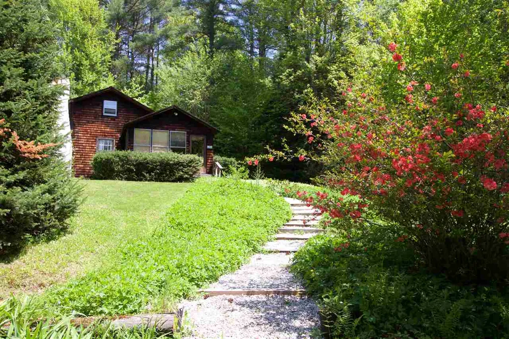 1966 Thompsonburg Road Londonderry VT 05148