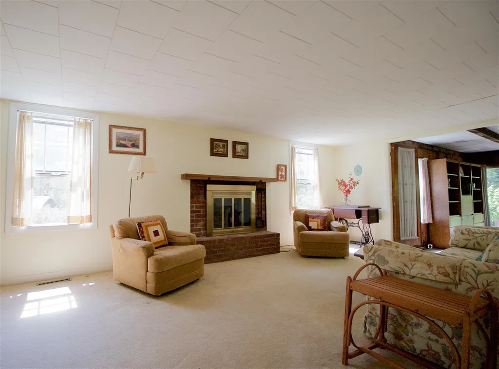 1966 Thompsonburg Road Londonderry VT 05148