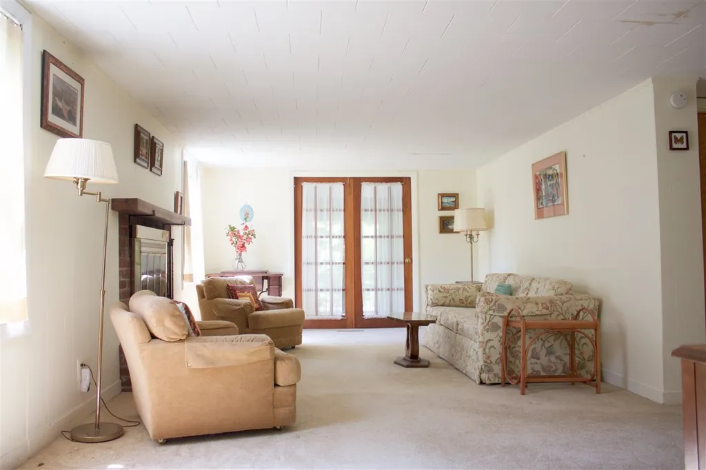 1966 Thompsonburg Road Londonderry VT 05148