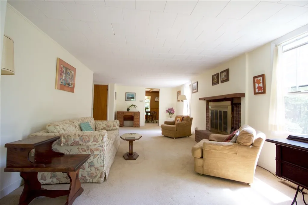 1966 Thompsonburg Road Londonderry VT 05148