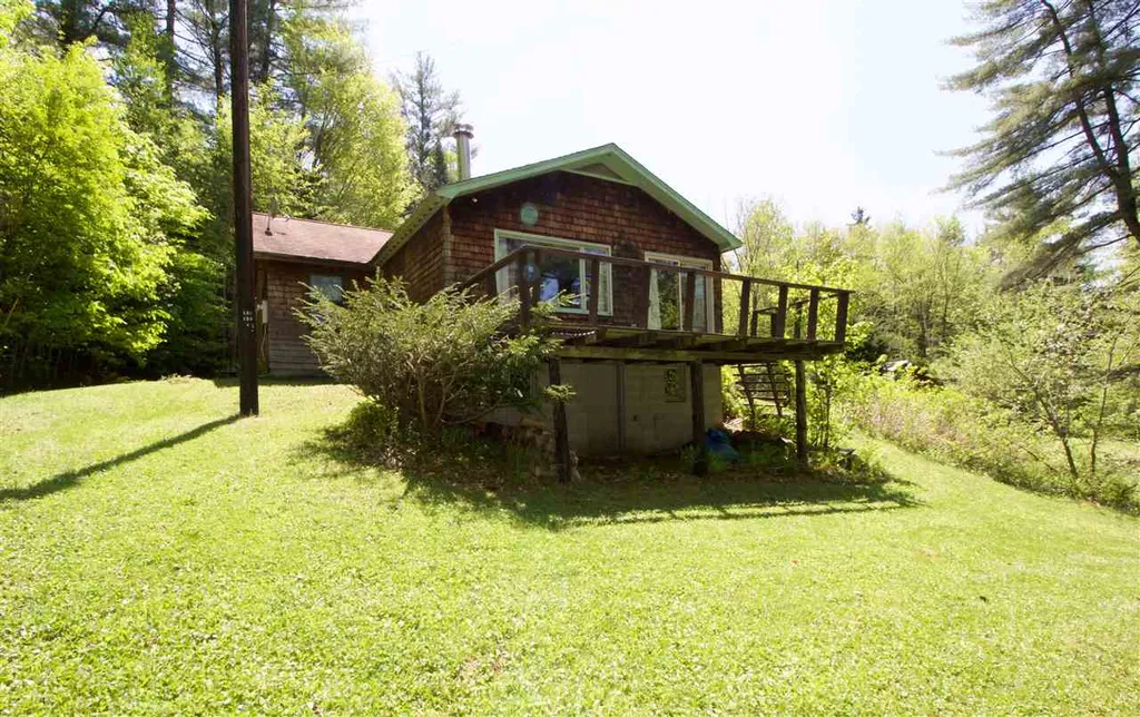 1966 Thompsonburg Road Londonderry VT 05148