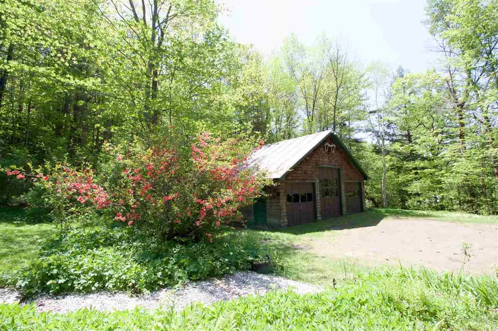 1966 Thompsonburg Road Londonderry VT 05148