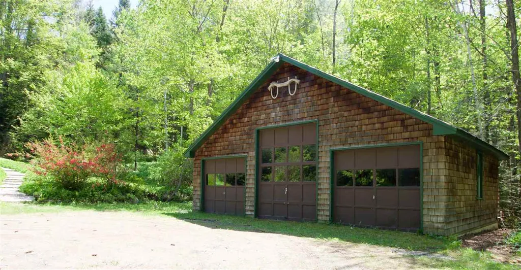 1966 Thompsonburg Road Londonderry VT 05148