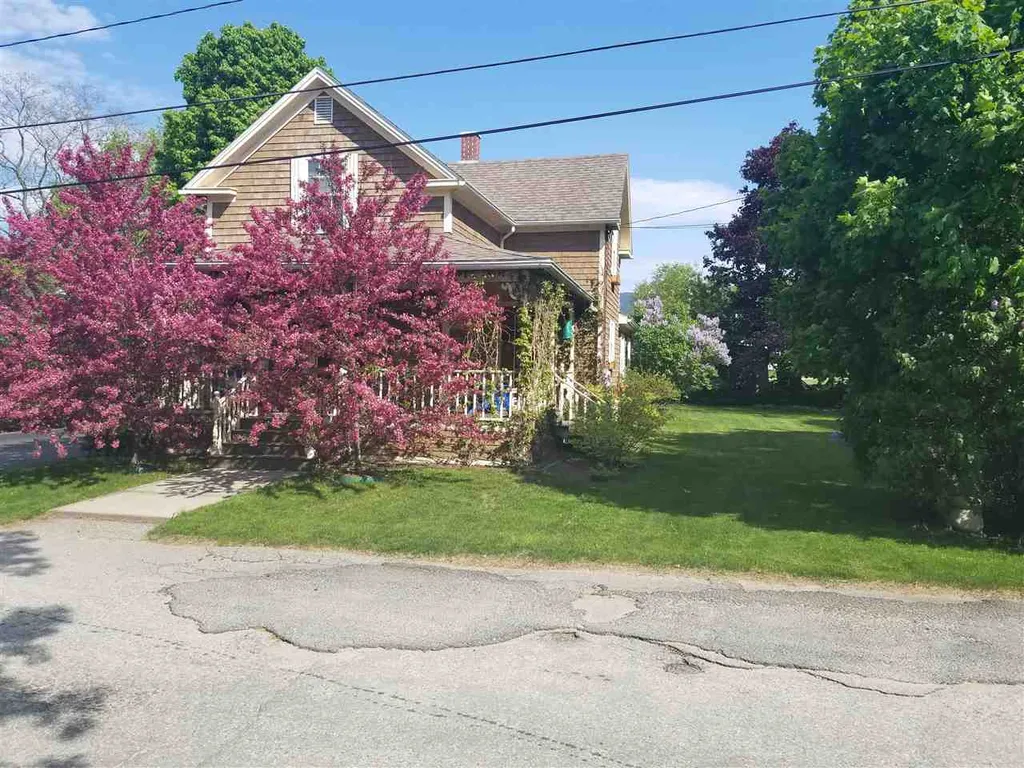 16 Spruce Street Gorham NH 03581