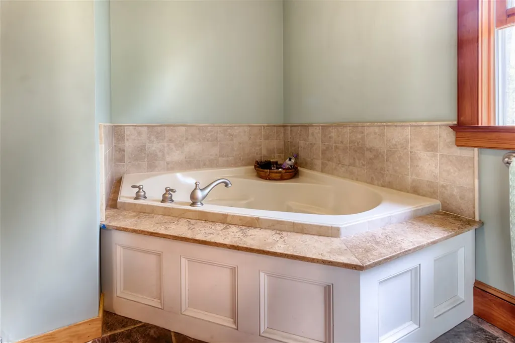 6 Copps Hill Road Tuftonboro NH 03816