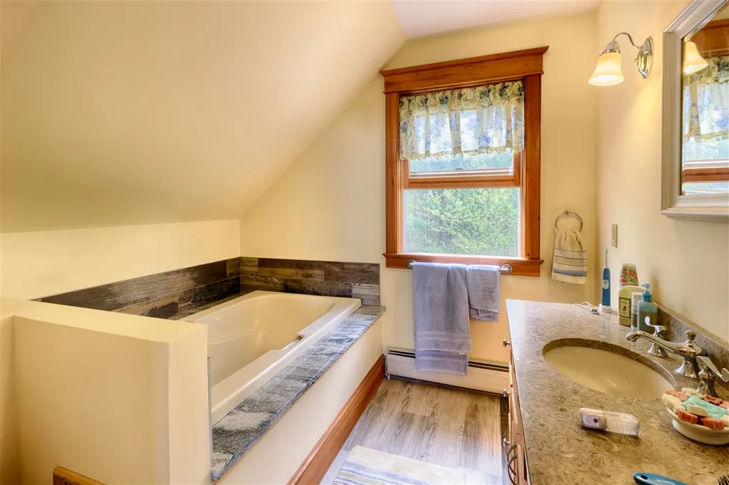 6 Copps Hill Road Tuftonboro NH 03816