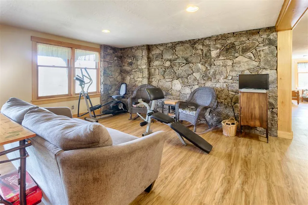 6 Copps Hill Road Tuftonboro NH 03816