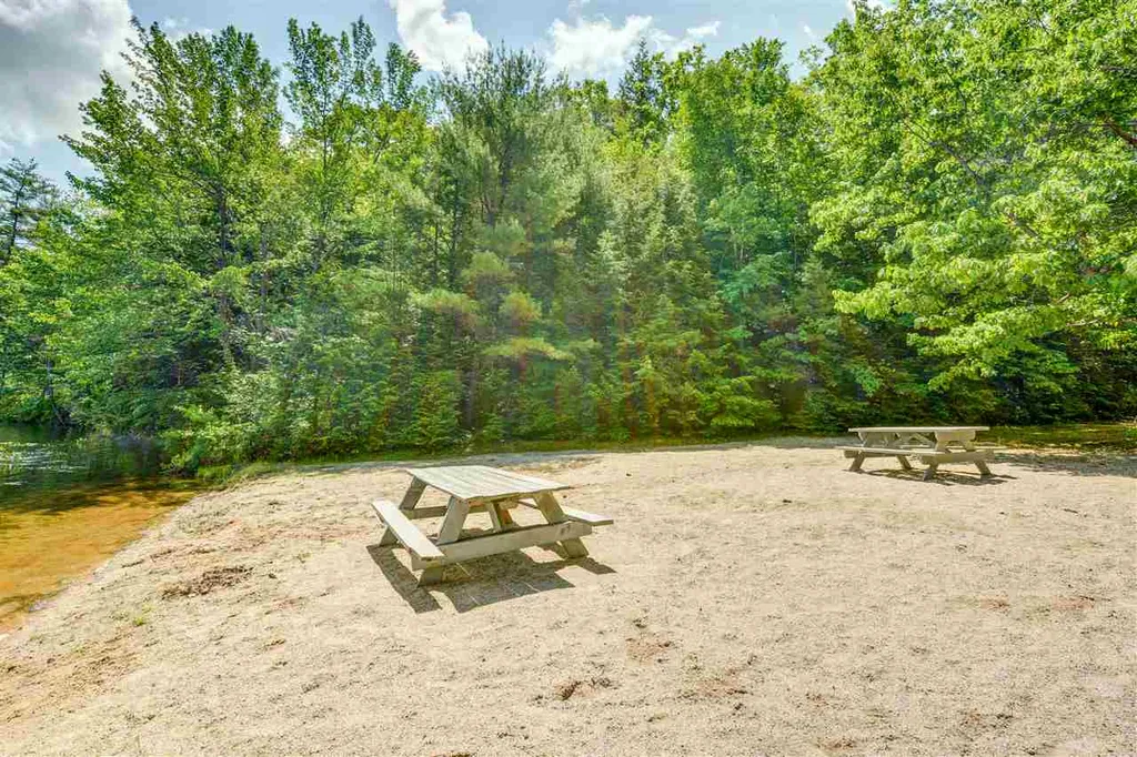 24 Hemlock Road Barnstead NH 03218