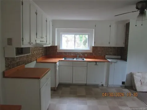 215 E Maple Street Mount Olive NC 28365