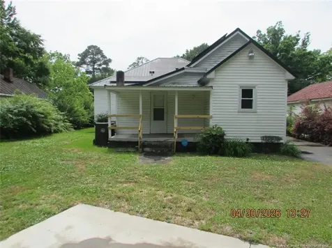 215 E Maple Street Mount Olive NC 28365