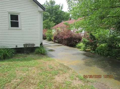 215 E Maple Street Mount Olive NC 28365