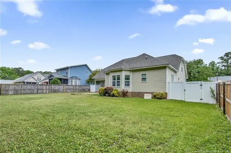 467 Thorncliff Drive Raeford NC 28376
