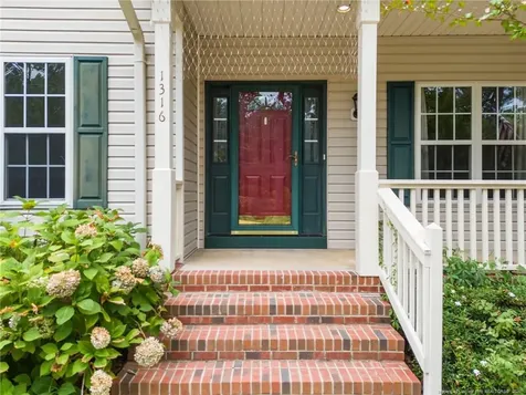 1316 Devonshire Trail Aberdeen NC 28315