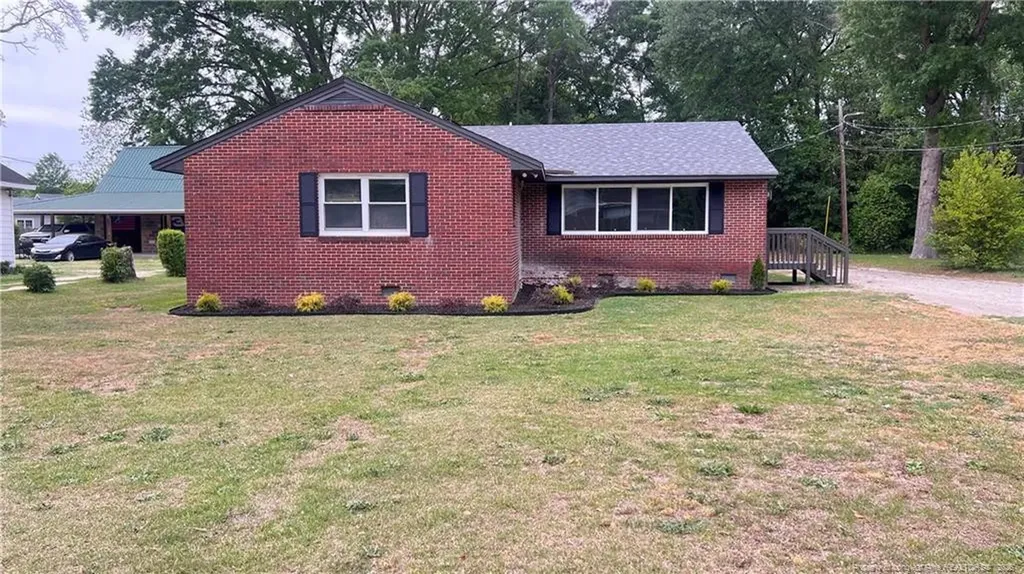 212 Peachtree Street Red Springs NC 28377