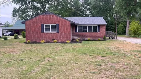 212 Peachtree Street Red Springs NC 28377