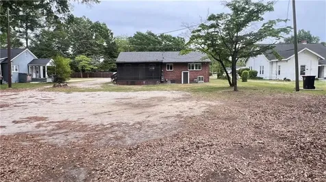 212 Peachtree Street Red Springs NC 28377