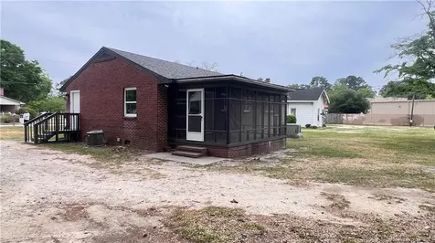 212 Peachtree Street Red Springs NC 28377