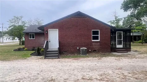 212 Peachtree Street Red Springs NC 28377