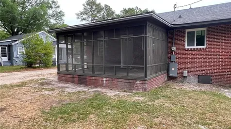 212 Peachtree Street Red Springs NC 28377