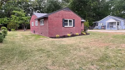 212 Peachtree Street Red Springs NC 28377