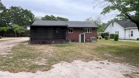 212 Peachtree Street Red Springs NC 28377