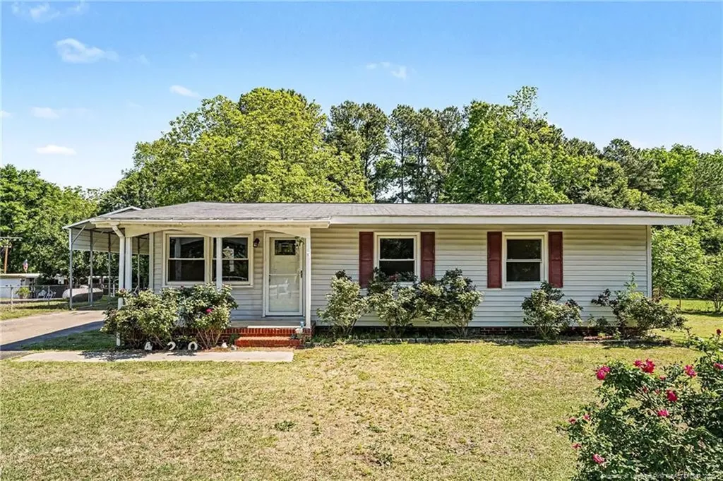 420 Wallace Mclean Road Raeford NC 28376