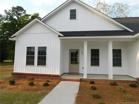 469 E Poplar Street Bladenboro NC 28320