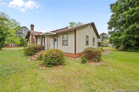 203 E Clinton Street Roseboro NC 28382