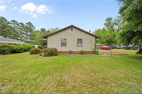 203 E Clinton Street Roseboro NC 28382