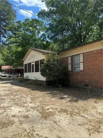 109 W Chestnut Street Maxton NC 28364