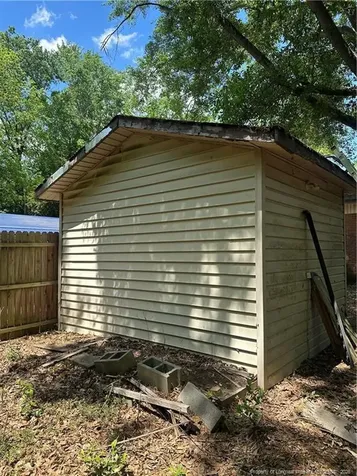 109 W Chestnut Street Maxton NC 28364