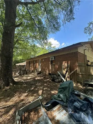 109 W Chestnut Street Maxton NC 28364