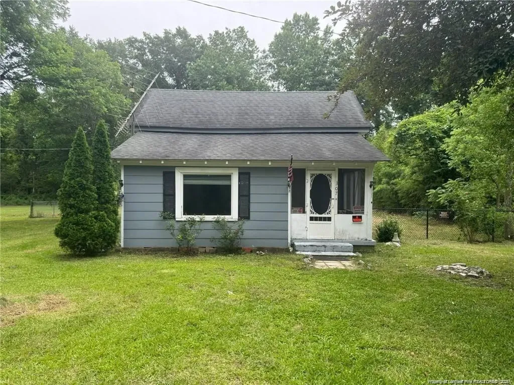 307 S Cedar Street Rowland NC 28383